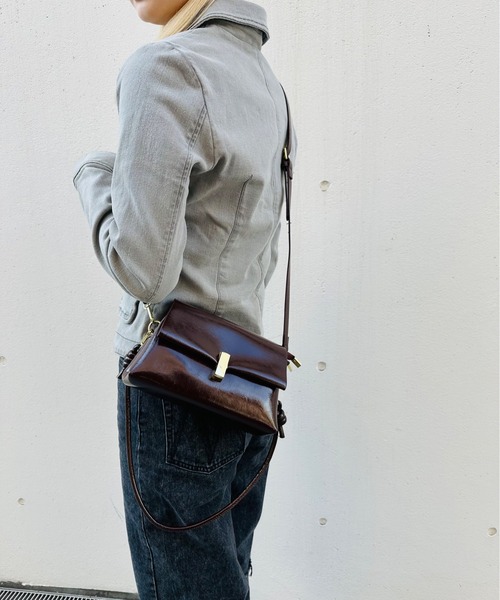 IO(イオ)(イオ)の「HERB/Metal One Shoulder Bag/メタルワンショルダーバッグ(ショルダーバッグ・レディース・ブラウン/ブラック・FREE)」の2枚目の写真