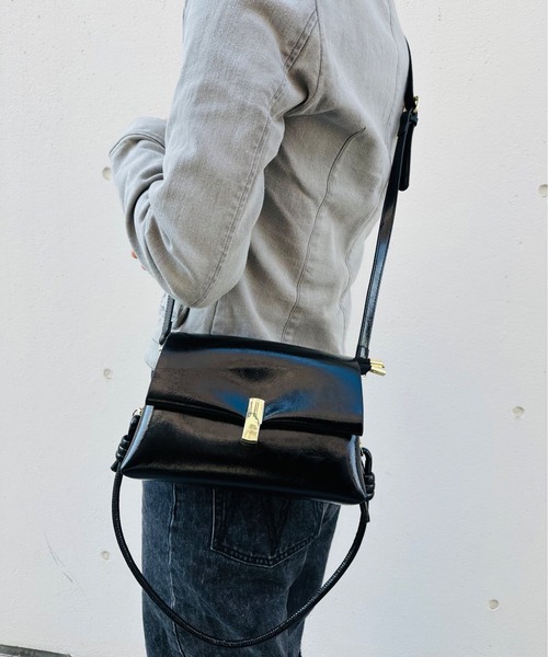 IO(イオ)(イオ)の「HERB/Metal One Shoulder Bag/メタルワンショルダーバッグ(ショルダーバッグ・レディース・ブラウン/ブラック・FREE)」の1枚目の写真