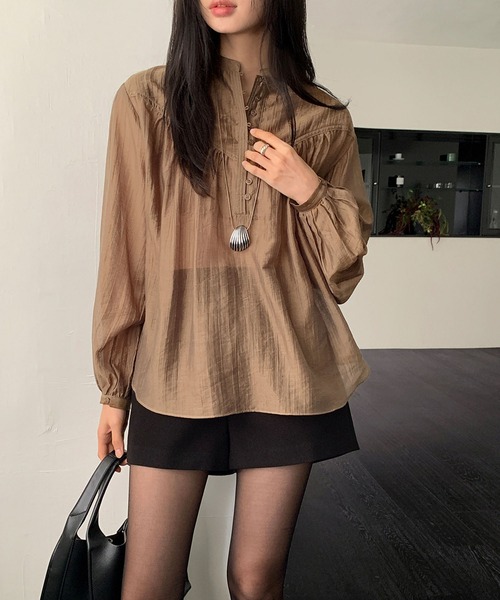 LAFFMO(ラフモ)の「スタンドカラーギャザーブラウス(シャツ/ブラウス・レディース・ブラウン/ブラック・F)」の19枚目の写真