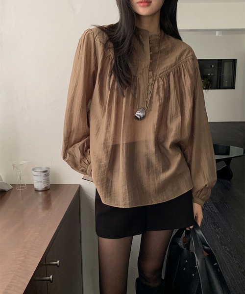 LAFFMO(ラフモ)の「スタンドカラーギャザーブラウス(シャツ/ブラウス・レディース・ブラウン/ブラック・F)」の21枚目の写真