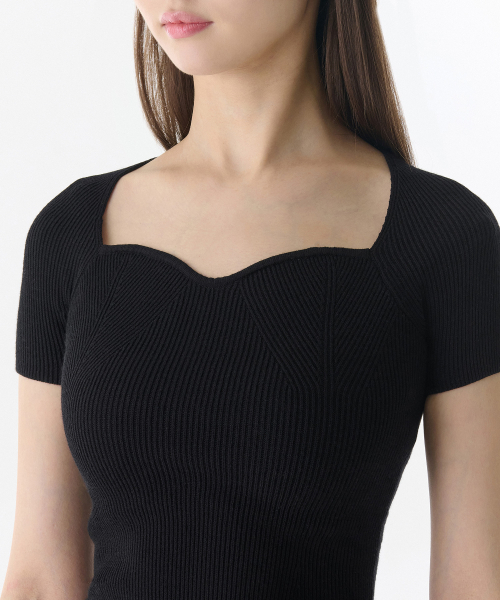 MUSINSA STANDARD WOMAN（ムシンサスタンダードウーマン）の「ウィメンズスリムハートネック半袖ニット[ブラック]（ニット/セーター・レディース・その他・S/M/L）」の3枚目の写真