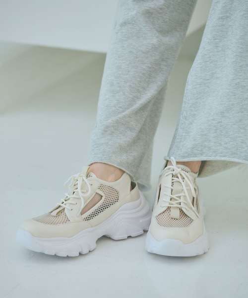 LAKOLE（ラコレ）の「メッシュ切替スニーカー / 646765（スニーカー・レディース・ブラック/オフホワイト・SMALL/LARGE/MEDIUM）」の2枚目の写真