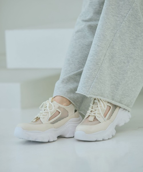 LAKOLE（ラコレ）の「メッシュ切替スニーカー / 646765（スニーカー・レディース・ブラック/オフホワイト・SMALL/LARGE/MEDIUM）」の3枚目の写真
