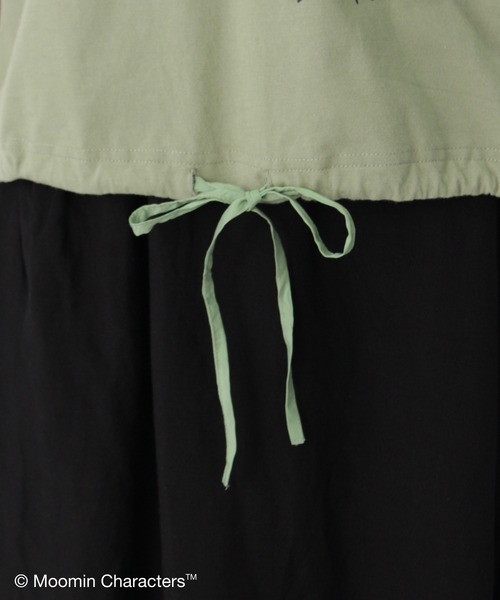 SUPER HAKKA（スーパーハッカ）の「「ムーミンやしき」プリント裾ドロストTシャツ（Tシャツ/カットソー・レディース・オフホワイト/ネイビー/ライトグリーン・FREE）」の10枚目の写真