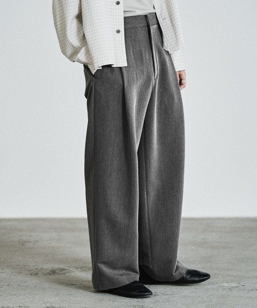WYM LIDNM（ウィム バイ リドム）の「DOUBLE CLOTH DEEP TUCK SLACKS（スラックス・メンズ・オフホワイト/グレー/ブラック系・S/M/L/XL）」の3枚目の写真