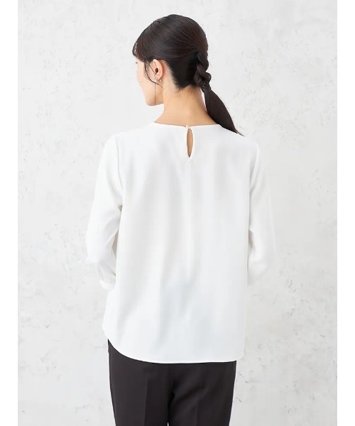 HARUYAMA(ハルヤマ)の「【SOFFICE】 ランダムタックブラウス ニット カットソー 通年(シャツ/ブラウス・レディース・ライトグレー/オフホワイト/ライトピンク・S/L/LL/M)」の9枚目の写真
