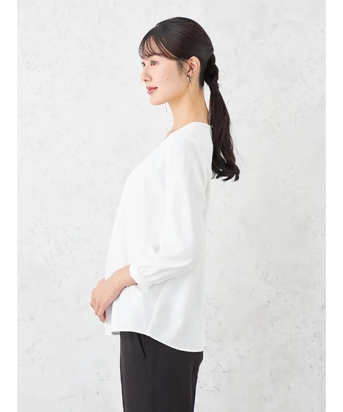 HARUYAMA(ハルヤマ)の「【SOFFICE】 ランダムタックブラウス ニット カットソー 通年(シャツ/ブラウス・レディース・ライトグレー/オフホワイト/ライトピンク・S/L/LL/M)」の8枚目の写真
