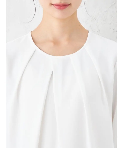HARUYAMA(ハルヤマ)の「【SOFFICE】 ランダムタックブラウス ニット カットソー 通年(シャツ/ブラウス・レディース・ライトグレー/オフホワイト/ライトピンク・S/L/LL/M)」の7枚目の写真