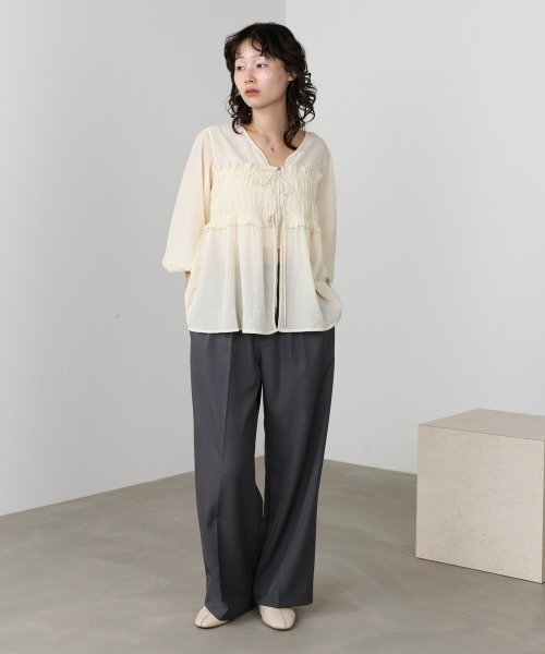 Bab(バブ)の「シャーリングリボンパフスリーブブラウス(シャツ/ブラウス・レディース・アイボリー/ピンク/グレー・M)」の5枚目の写真