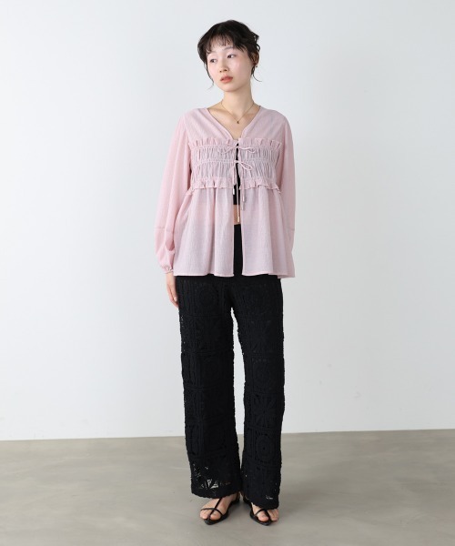 Bab(バブ)の「シャーリングリボンパフスリーブブラウス(シャツ/ブラウス・レディース・アイボリー/ピンク/グレー・M)」の14枚目の写真