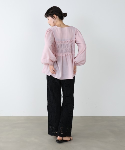 Bab(バブ)の「シャーリングリボンパフスリーブブラウス(シャツ/ブラウス・レディース・アイボリー/ピンク/グレー・M)」の17枚目の写真