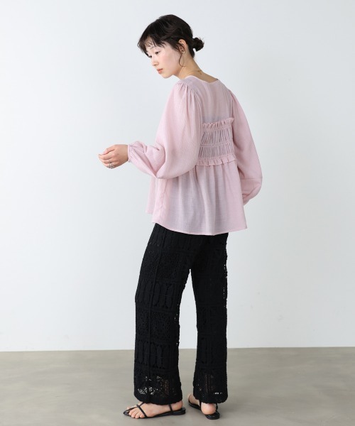 Bab(バブ)の「シャーリングリボンパフスリーブブラウス(シャツ/ブラウス・レディース・アイボリー/ピンク/グレー・M)」の19枚目の写真