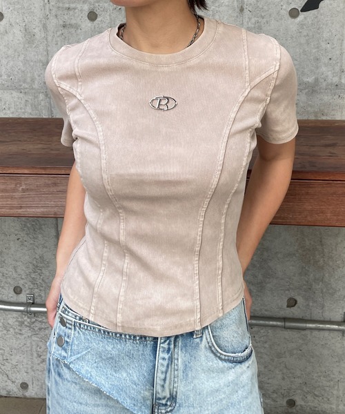 ROGER AND RAW（ロジャーアンドロウ）の「プレート付切替リブ半袖トップス（Tシャツ/カットソー・レディース・ライトブルー/ブラック/ベージュ・FREE）」の8枚目の写真