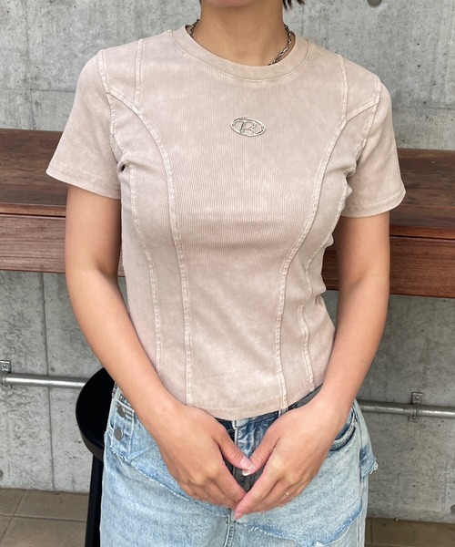 ROGER AND RAW（ロジャーアンドロウ）の「プレート付切替リブ半袖トップス（Tシャツ/カットソー・レディース・ライトブルー/ブラック/ベージュ・FREE）」の7枚目の写真