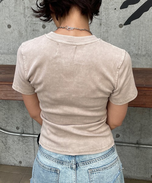 ROGER AND RAW（ロジャーアンドロウ）の「プレート付切替リブ半袖トップス（Tシャツ/カットソー・レディース・ライトブルー/ブラック/ベージュ・FREE）」の4枚目の写真