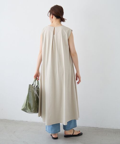 le.coeur blanc(ルクールブラン)の「ノースリーブカットワンピース(ワンピース・レディース・ベージュ/ブラック/ブラウン・38)」の21枚目の写真