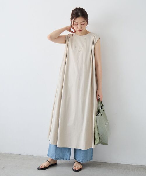 le.coeur blanc(ルクールブラン)の「ノースリーブカットワンピース(ワンピース・レディース・ベージュ/ブラック/ブラウン・38)」の20枚目の写真