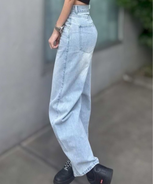 Human 2nd Occasion(ヒューマンセカンドオケージョン)の「フロントクロスデザイン デニム カーブパンツ(デニムパンツ・レディース・ライトブルーグレー/ブルー・M/S)」の8枚目の写真