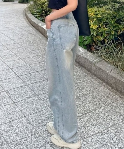 Human 2nd Occasion(ヒューマンセカンドオケージョン)の「フロントクロスデザイン デニム カーブパンツ(デニムパンツ・レディース・ライトブルーグレー/ブルー・M/S)」の17枚目の写真
