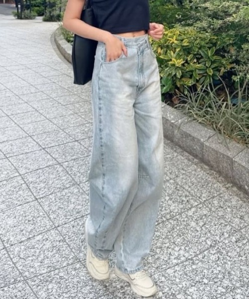 Human 2nd Occasion(ヒューマンセカンドオケージョン)の「フロントクロスデザイン デニム カーブパンツ(デニムパンツ・レディース・ライトブルーグレー/ブルー・M/S)」の16枚目の写真