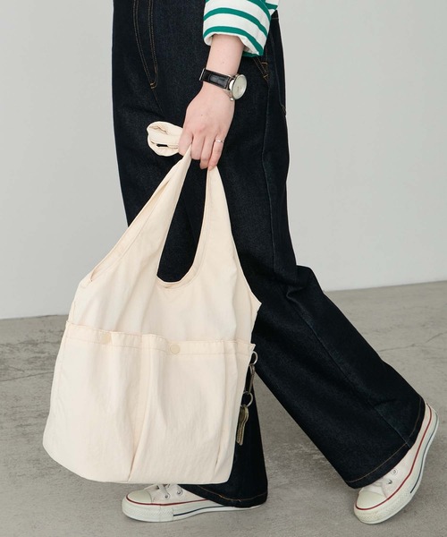 BONLECILL Marche(ボンルシールマルシェ)の「【BONLECILL Marche】《大容量/A4》メニ―ポケットユーティリティトートバッグ(トートバッグ・レディース・アイボリー/カーキ/ブラック・FREE)」の4枚目の写真