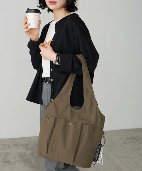 BONLECILL Marche(ボンルシールマルシェ)の「【BONLECILL Marche】《大容量/A4》メニ―ポケットユーティリティトートバッグ(トートバッグ・レディース・アイボリー/カーキ/ブラック・FREE)」の20枚目の写真
