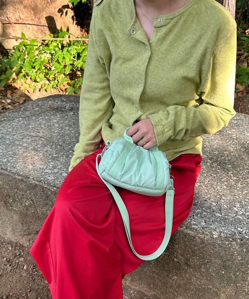 LeSportsac(レスポートサック)の「SHEEN MINI DUFFEL クラウディーセージ(ショルダーバッグ・レディース・グリーン・FREE)」の3枚目の写真