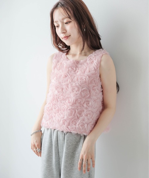 AMELY(エミリー)の「フラワーチュールノースリーブトップス(タンクトップ・レディース・アイボリー/ブラック/ピンク・フリー)」の3枚目の写真