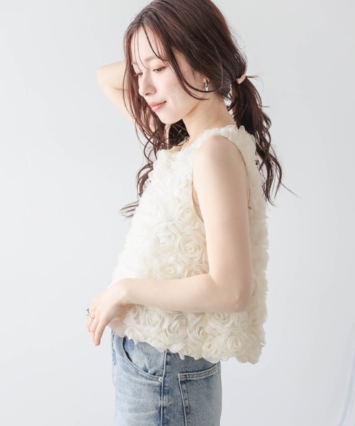 AMELY(エミリー)の「フラワーチュールノースリーブトップス(タンクトップ・レディース・アイボリー/ブラック/ピンク・フリー)」の5枚目の写真
