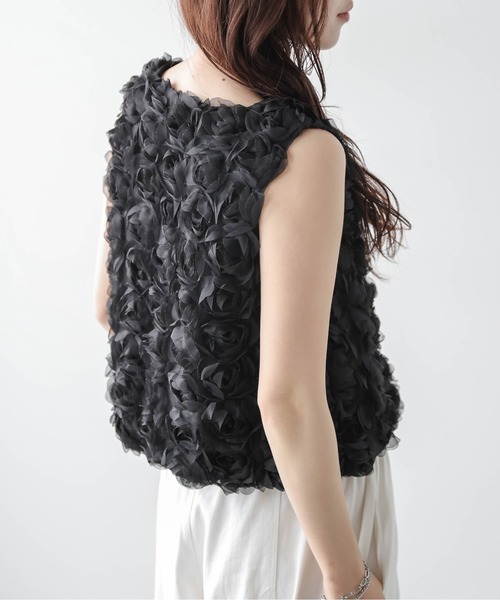 AMELY(エミリー)の「フラワーチュールノースリーブトップス(タンクトップ・レディース・アイボリー/ブラック/ピンク・フリー)」の11枚目の写真