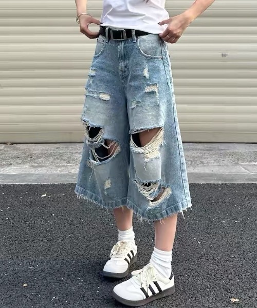 AVYL(アヴィル)の「デニムバミューダパンツ/ダメージハーフパンツ(デニムパンツ・レディース・サックスブルー・S/M/L)」の10枚目の写真
