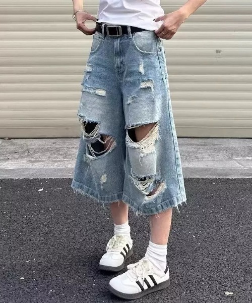 AVYL(アヴィル)の「デニムバミューダパンツ/ダメージハーフパンツ(デニムパンツ・レディース・サックスブルー・S/M/L)」の16枚目の写真