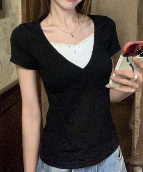 AMAJI(アマジ)の「配色 Vネック レース切替 半袖Tシャツ(Tシャツ/カットソー・レディース・ブラック・SMALL/MEDIUM/LARGE/X-LARGE)」の4枚目の写真