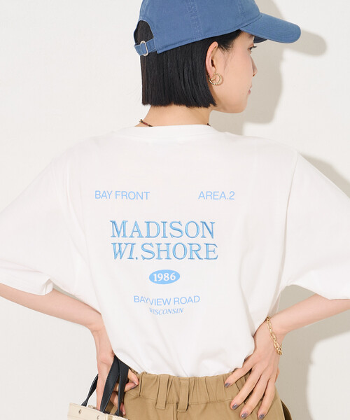 FREAK'S STORE(フリークスストア)の「ワンポイント刺繍 ロゴTシャツ(Tシャツ/カットソー・レディース・ブラック/オフホワイト/ブルー・フリ-)」の2枚目の写真
