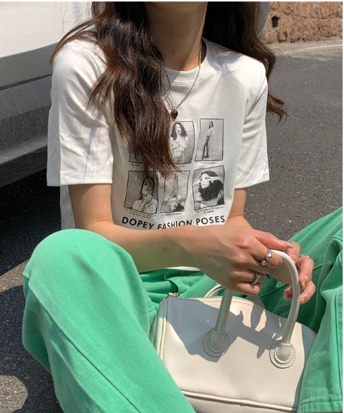 Lips(リップス)の「フォトフレーム風プリントが目を惹く♪コンパクトシルエットでスタイルアップも叶う旬顔Tシャツ(Tシャツ/カットソー・レディース・グレー/ブラック/ホワイト・FREE)」の10枚目の写真