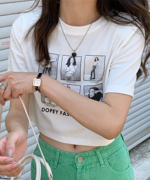 Lips(リップス)の「フォトフレーム風プリントが目を惹く♪コンパクトシルエットでスタイルアップも叶う旬顔Tシャツ(Tシャツ/カットソー・レディース・グレー/ブラック/ホワイト・FREE)」の11枚目の写真