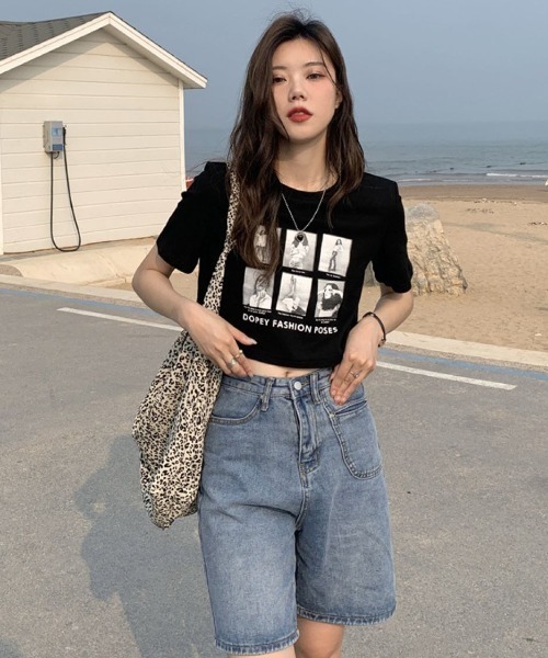 Lips(リップス)の「フォトフレーム風プリントが目を惹く♪コンパクトシルエットでスタイルアップも叶う旬顔Tシャツ(Tシャツ/カットソー・レディース・グレー/ブラック/ホワイト・FREE)」の12枚目の写真