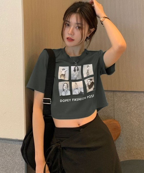 Lips(リップス)の「フォトフレーム風プリントが目を惹く♪コンパクトシルエットでスタイルアップも叶う旬顔Tシャツ(Tシャツ/カットソー・レディース・グレー/ブラック/ホワイト・FREE)」の14枚目の写真