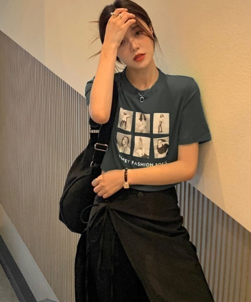 Lips(リップス)の「フォトフレーム風プリントが目を惹く♪コンパクトシルエットでスタイルアップも叶う旬顔Tシャツ(Tシャツ/カットソー・レディース・グレー/ブラック/ホワイト・FREE)」の4枚目の写真