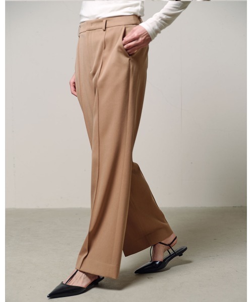 DoCLASSE（ ドゥクラッセ）の「ヴァージンウール混・美脚ストレートパンツ（その他パンツ・レディース・ブラック/ベージュ・L/M）」の9枚目の写真