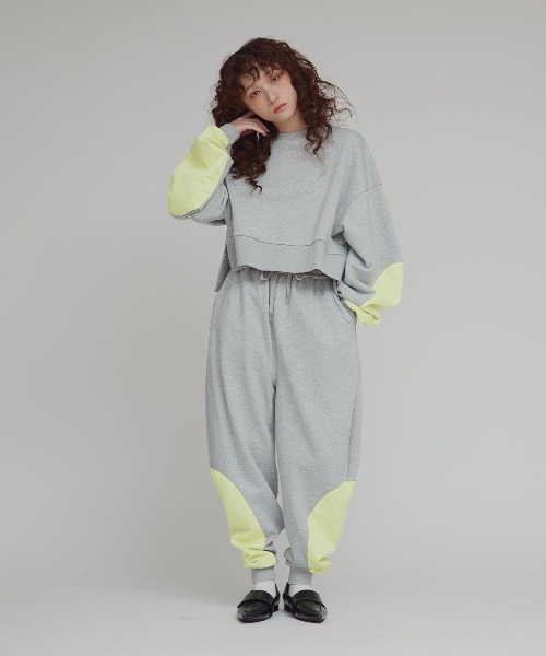 W:Huku(フーク)の「アームパッチ スウェット プルオーバー / Arm Patch Sweatshirt Pullover(スウェット・レディース・オフホワイト/ブラック・FREE)」の6枚目の写真