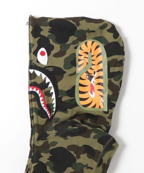 A BATHING APE（アベイシングエイプ）の「1ST CAMO SHARK FULL ZIP HOODIE（パーカー・メンズ・イエロー/グリーン・LARGE/X-LARGE/XX-LARGE/SMALL/MEDIUM）」の4枚目の写真