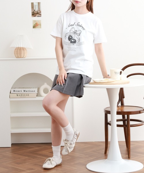 ＆soiree（アンドソワレ）の「&soiree 【シルエット選べる2サイズ】レトロチェリーTシャツ 半袖（Tシャツ/カットソー・レディース・ホワイト/ライトベージュ/ネイビー・M/F）」の8枚目の写真