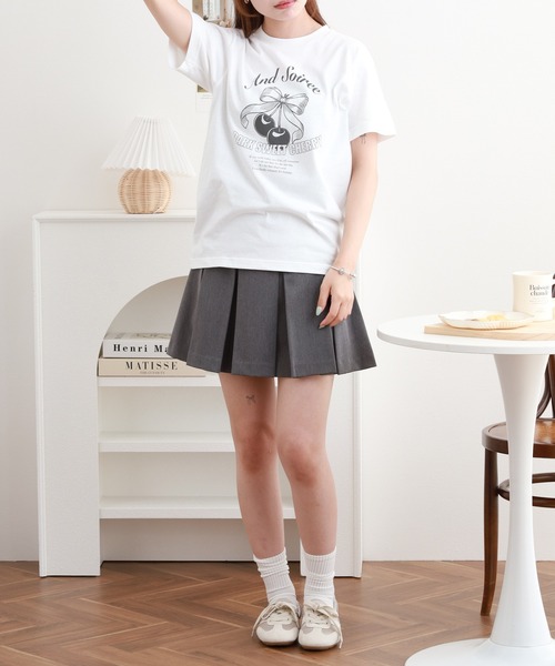 ＆soiree（アンドソワレ）の「&soiree 【シルエット選べる2サイズ】レトロチェリーTシャツ 半袖（Tシャツ/カットソー・レディース・ホワイト/ライトベージュ/ネイビー・M/F）」の9枚目の写真