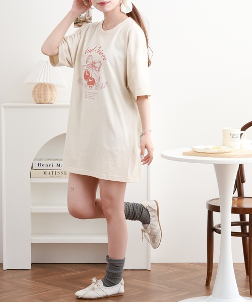 ＆soiree（アンドソワレ）の「&soiree 【シルエット選べる2サイズ】レトロチェリーTシャツ 半袖（Tシャツ/カットソー・レディース・ホワイト/ライトベージュ/ネイビー・M/F）」の16枚目の写真