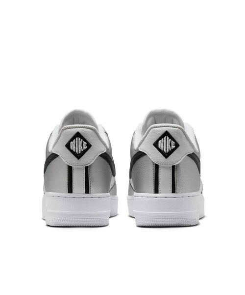 NIKE（ナイキ）の「ナイキ エア フォース 1 ‘07 LV8 メンズシューズ / Nike Air Force 1 '07 LV8  Men's Shoes IM5752-001 Metallic Silver（スニーカー・メンズ・シルバー・28/29.5/29/28.5/27.5/26/25.5/25/27/26.5/30/24/24.5）」の4枚目の写真