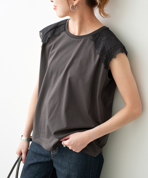Spick & Span(スピックアンドスパン)の「レースコンビフレンチスリーブTシャツ(Tシャツ/カットソー・レディース・ホワイト/チャコールグレー・FREE)」の2枚目の写真