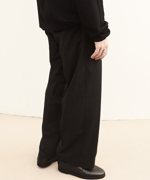 WISM(ウィズム)の「WISM ORIGINAL PRODUCT / ウィズムオリジナルプロダクト TWO TUCK HW TROUSERS(その他パンツ・メンズ・ブラック/ネイビー・MEDIUM/LARGE)」の4枚目の写真