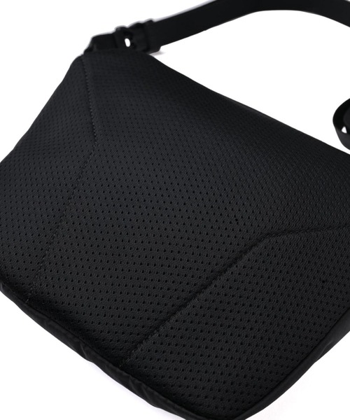 SALOMON（サロモン）の「ACS WAIST PACK LARGE　LC3051700（ショルダーバッグ・メンズ・ブラック・FREE）」の4枚目の写真