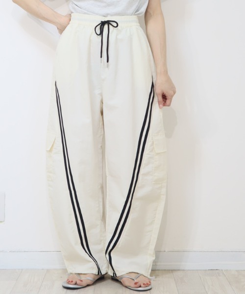 DISKEEN SURE(ディスキーンシュアー)の「トレンド感抜群【絶妙脚長見えラインデザイン】2WAY カーブパンツ バレルレッグパンツ シャカパン(その他パンツ・レディース・オフホワイト/ブラック/グレー/ネイビー・フリー)」の2枚目の写真